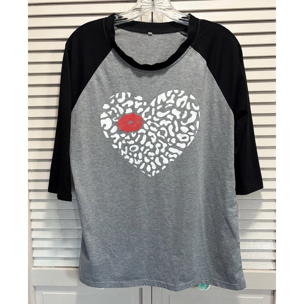 Reglan‎ Cheetah Heart Lips Graphic 3/4 Sleeve Shirt Round Size L Gray/Blk